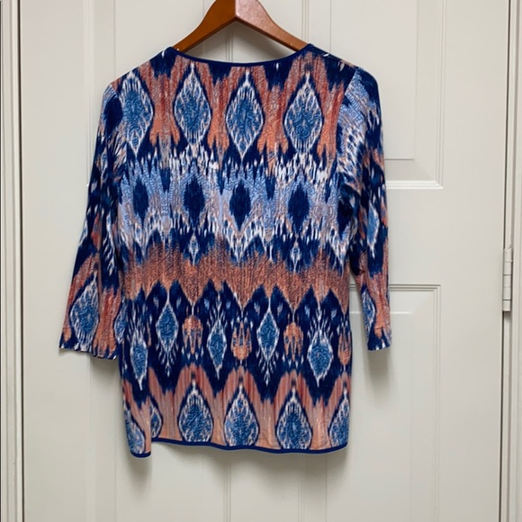 Beautiful blouse - Picture 2 of 3